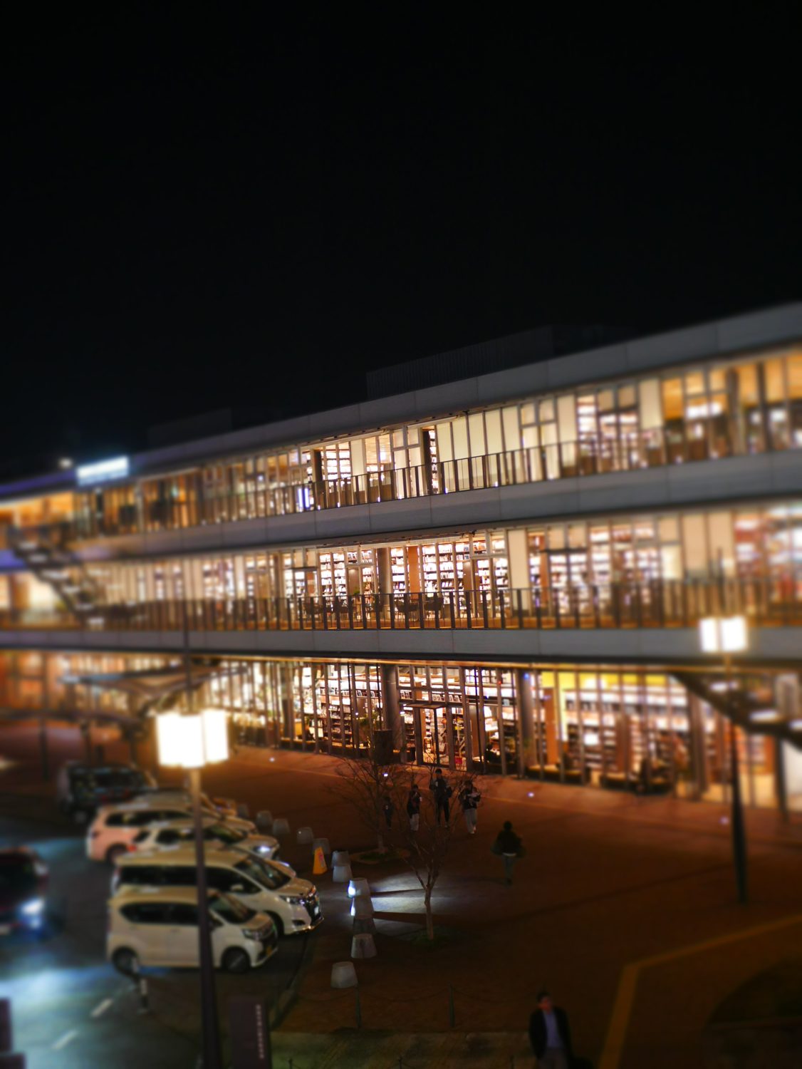 徳山駅前の夜