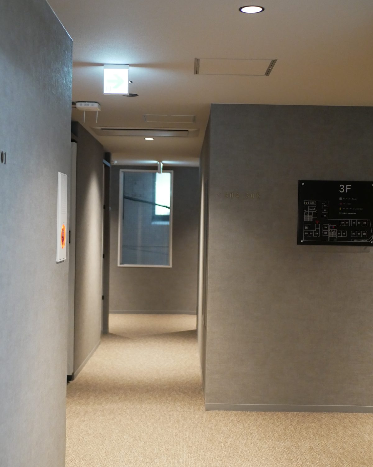 客室フロアの廊下